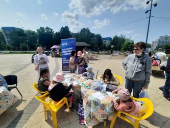 В первый день лета около кинотеатра «Искра» для детей был подготовлен настоящий праздник.