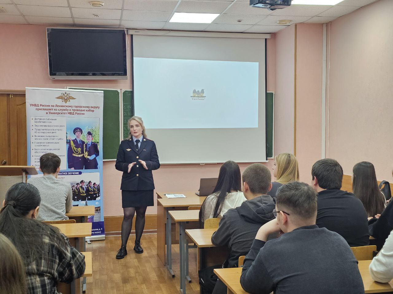 Профориентационная беседа с сотрудниками УМВД